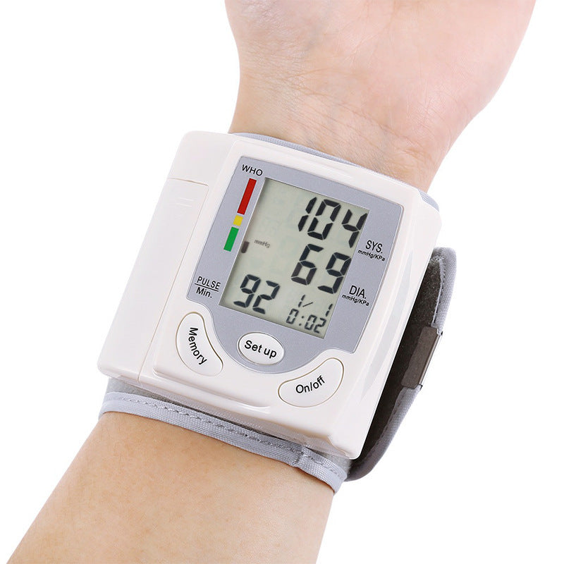 Wrist Blood Pressure Monitor, Fully Automatic Blood Pressure Measuring Device, Electronic Blood Pressure Monitor, Blood Pressure Measuring Device For Elderly People To Measure Hypertension